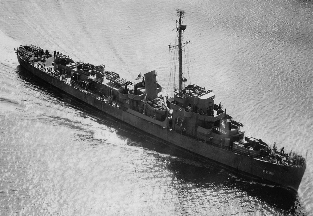 USS Cannon (DE-99) underway in Delaware Bay on 5 September 1943 (NH 83390)